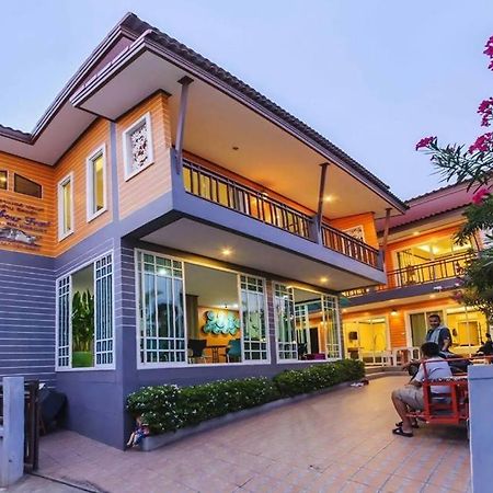 The Harbor Front เกาะล้าน Hotel Exterior photo