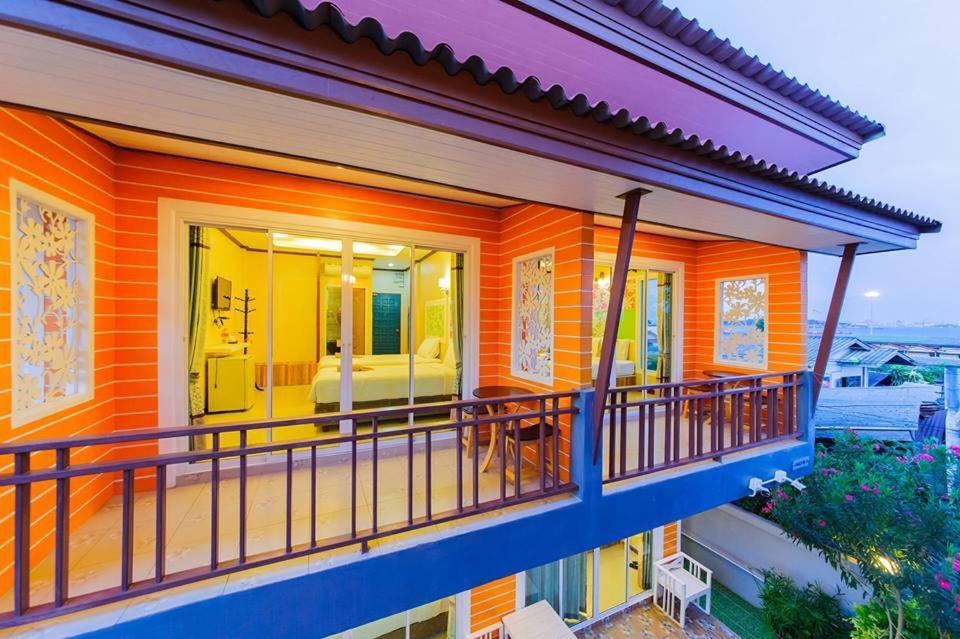 The Harbor Front เกาะล้าน Hotel Exterior photo