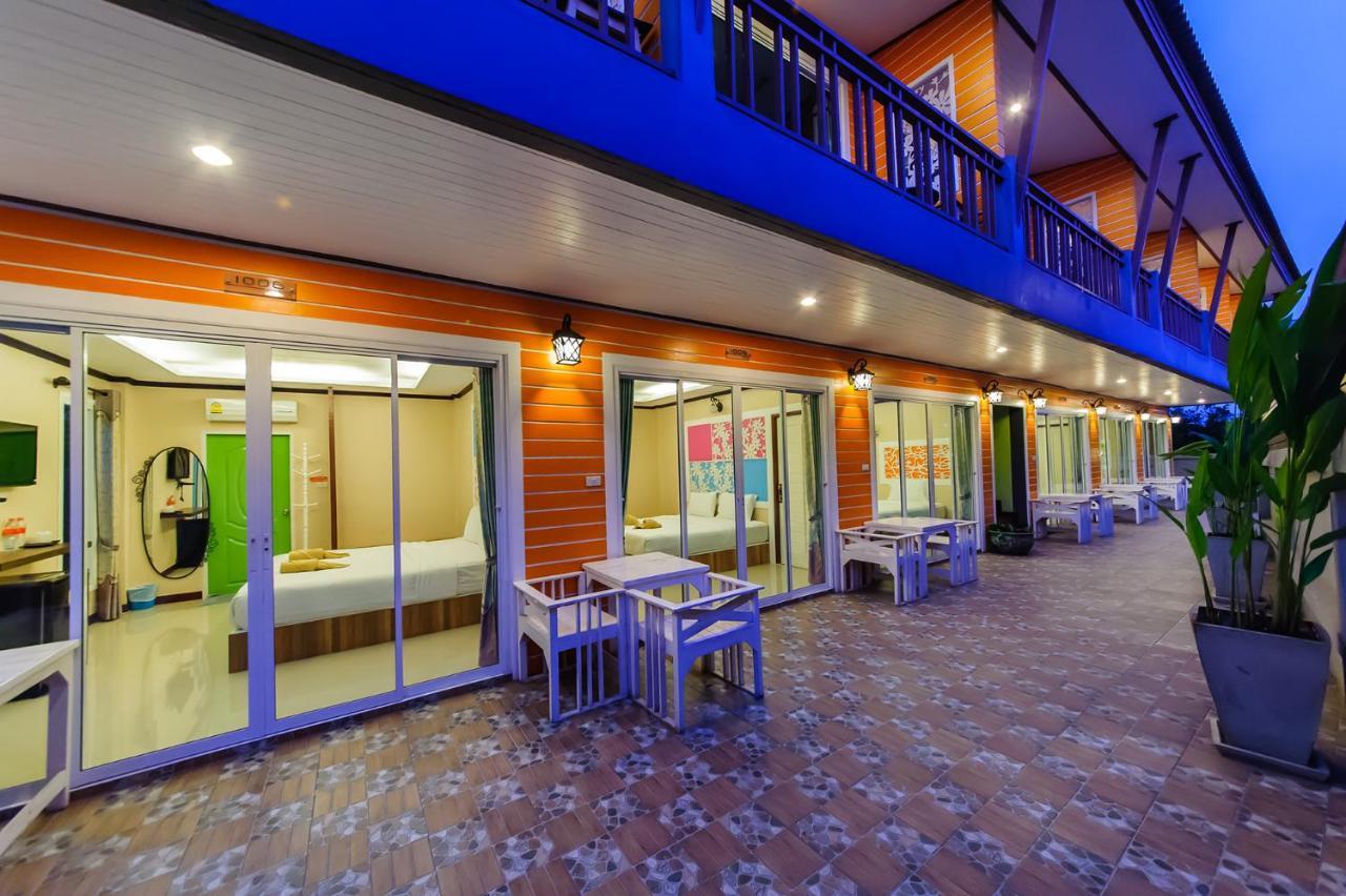 The Harbor Front เกาะล้าน Hotel Exterior photo