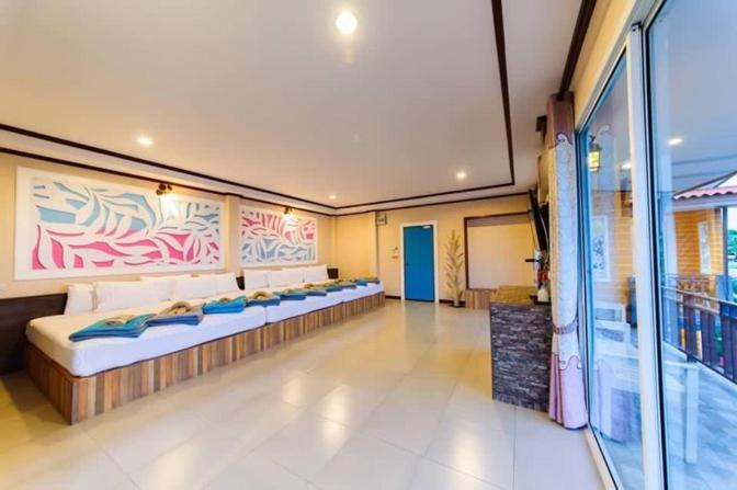 The Harbor Front เกาะล้าน Hotel Exterior photo