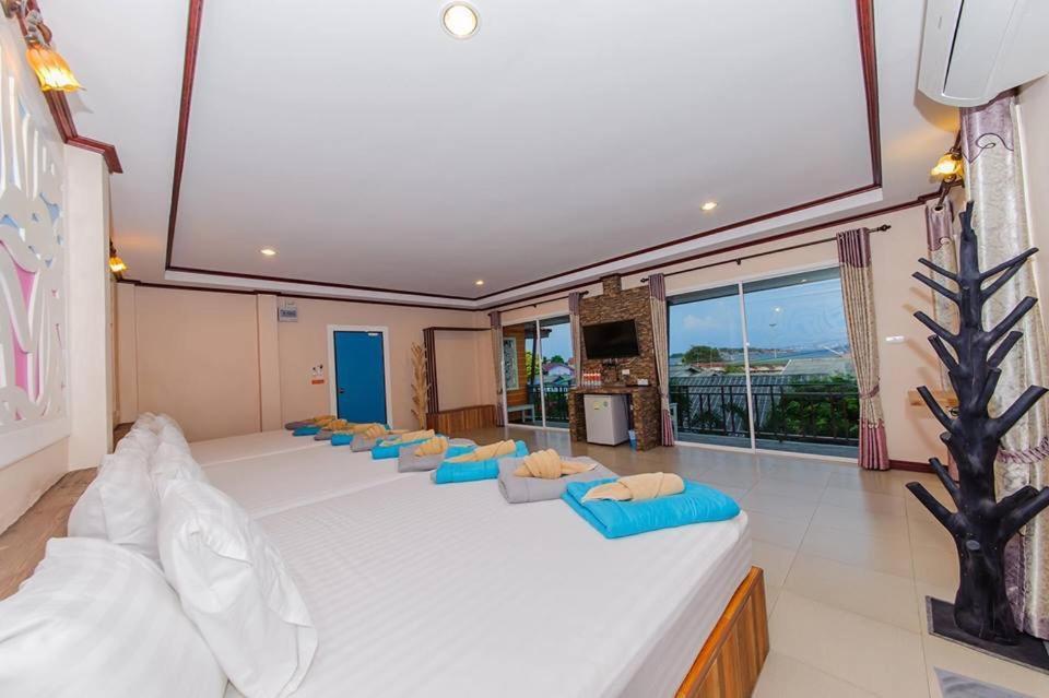 The Harbor Front เกาะล้าน Hotel Exterior photo